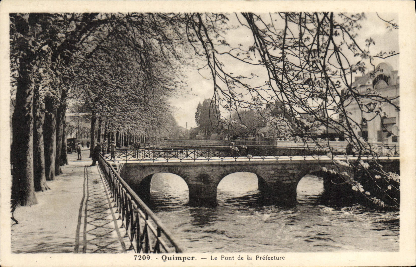CPA Quimper Le Pont de la Prefecture