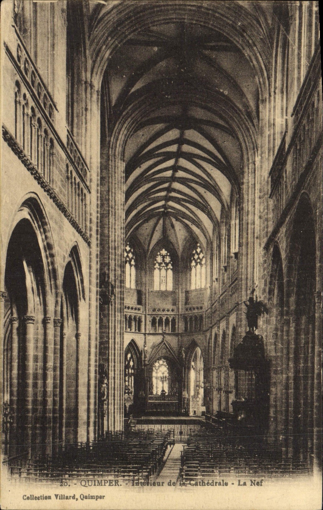 CPA Quimper Interieur De La Cathedrale La nef