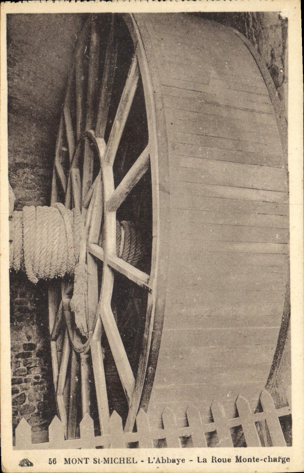 CPA Mont st Michel L'Abbaye La roue Monte Charge