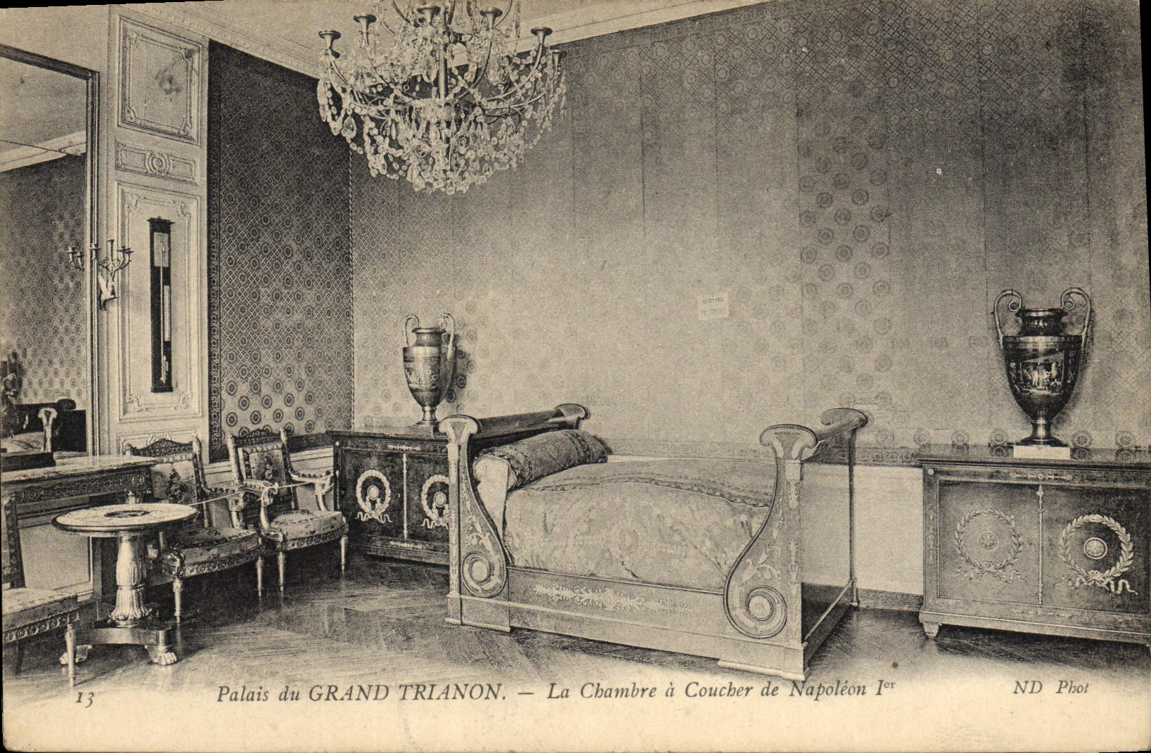 Palais du GRAND TRIANON — La Chambre à Coucher de Napoléon Ier — ND Phot