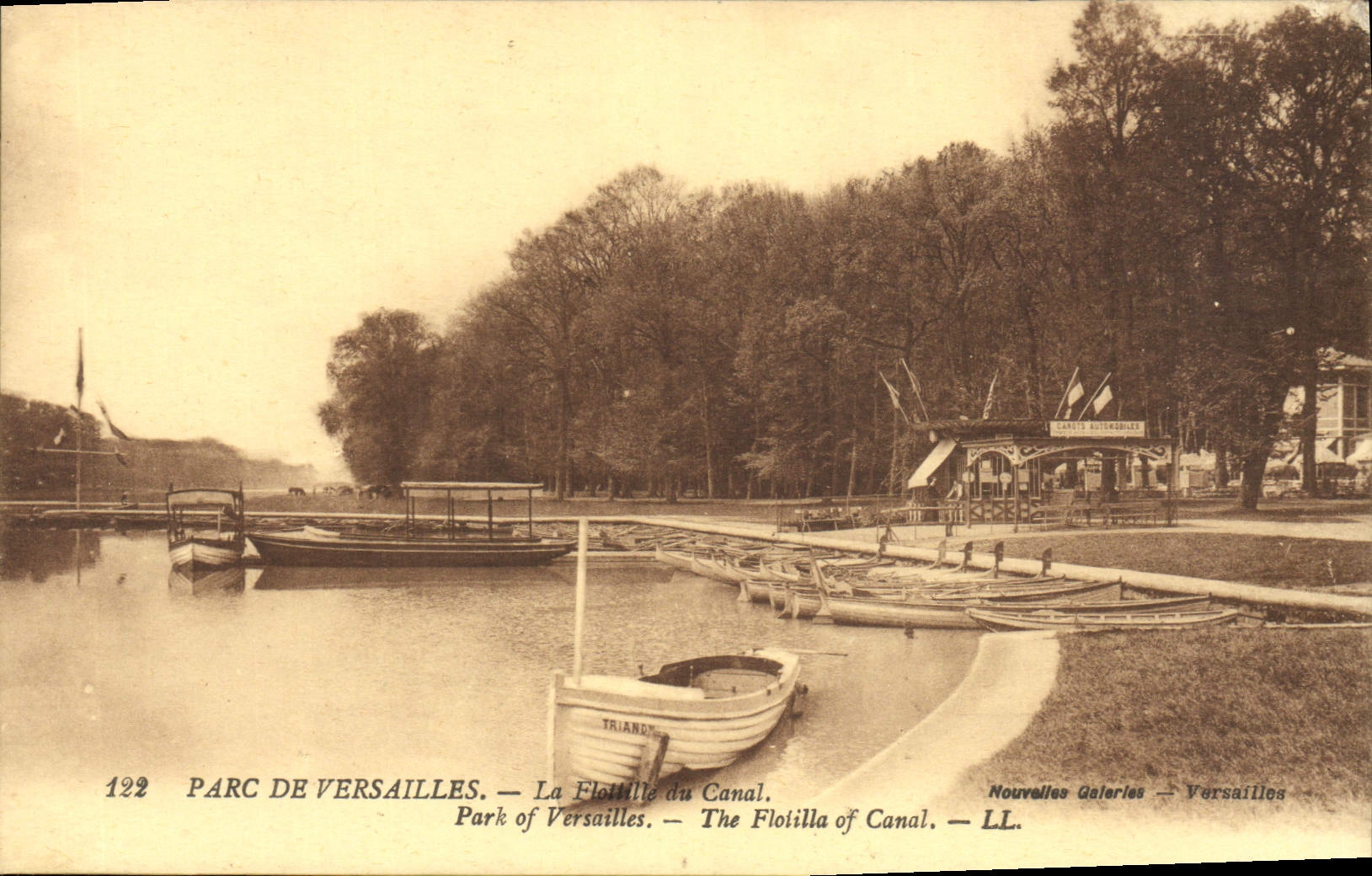 CPA Parc De Versailles La Flotille du canal
