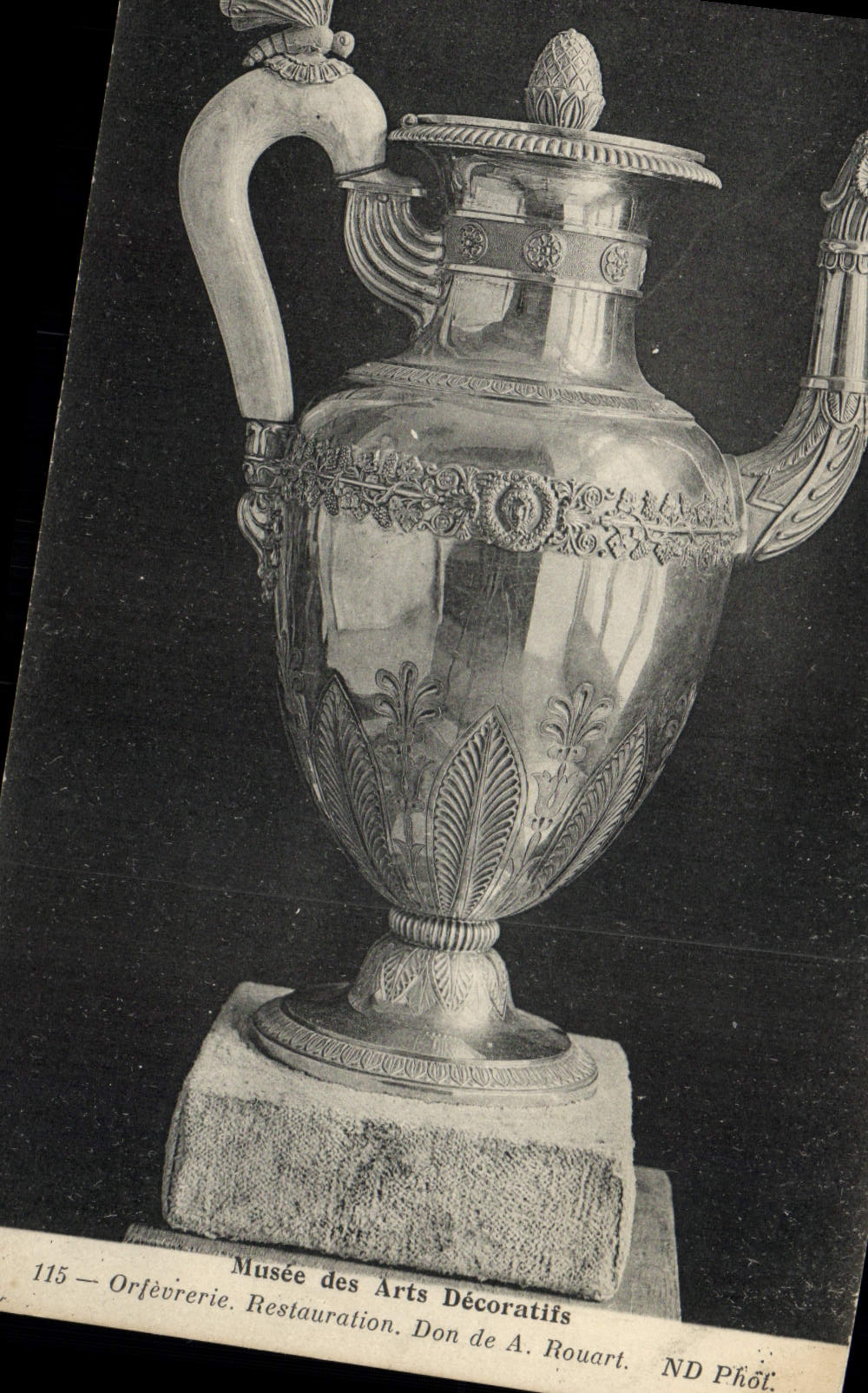Musée des Arts Décoratifs — Orfèvrerie — Restauration — Don de A. Rouart — ND Phôt.