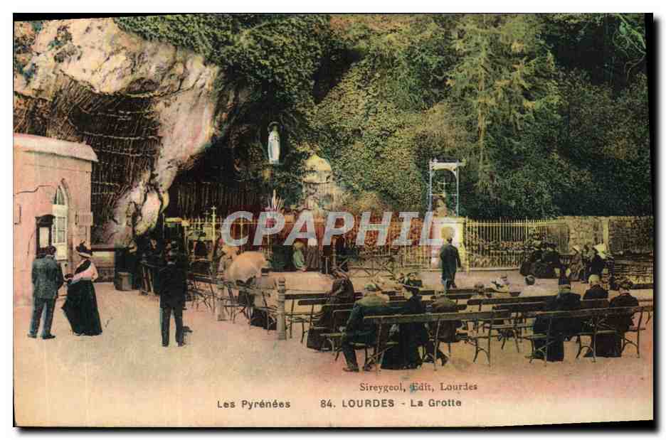 CPA Les Pyrenees Lourxes La Grotte