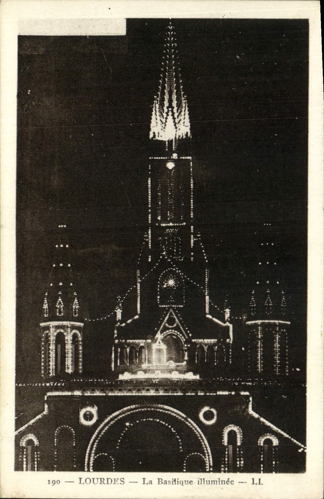 CPA Lourdes La Basilique Illuminee