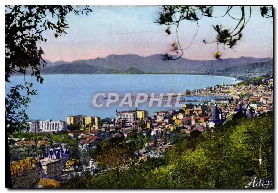 CPA Cannes Vue Generale La Plage Et Le Suquet