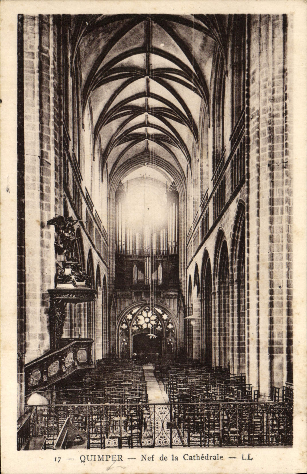 CPA Quimper Nef De a Cathedrale Orgue 