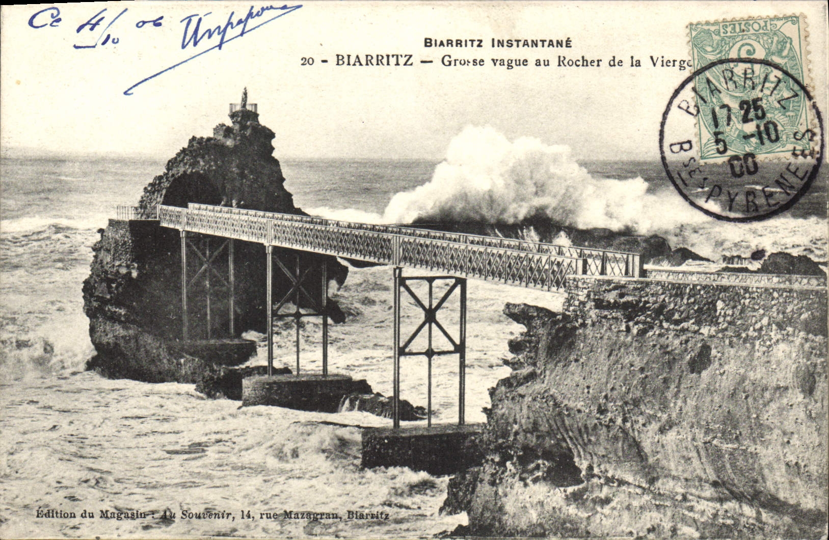 CPA Biarritz Grosse vague au rocher de la vierge 