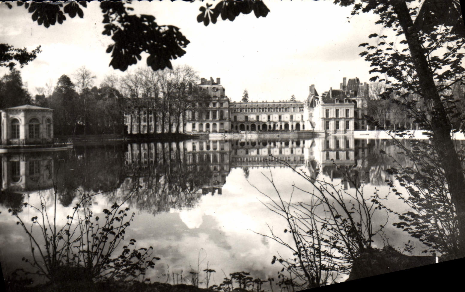 Fontainebleau — Il Palazzo e l'Étang des Carpes — Edizioni d'Arte