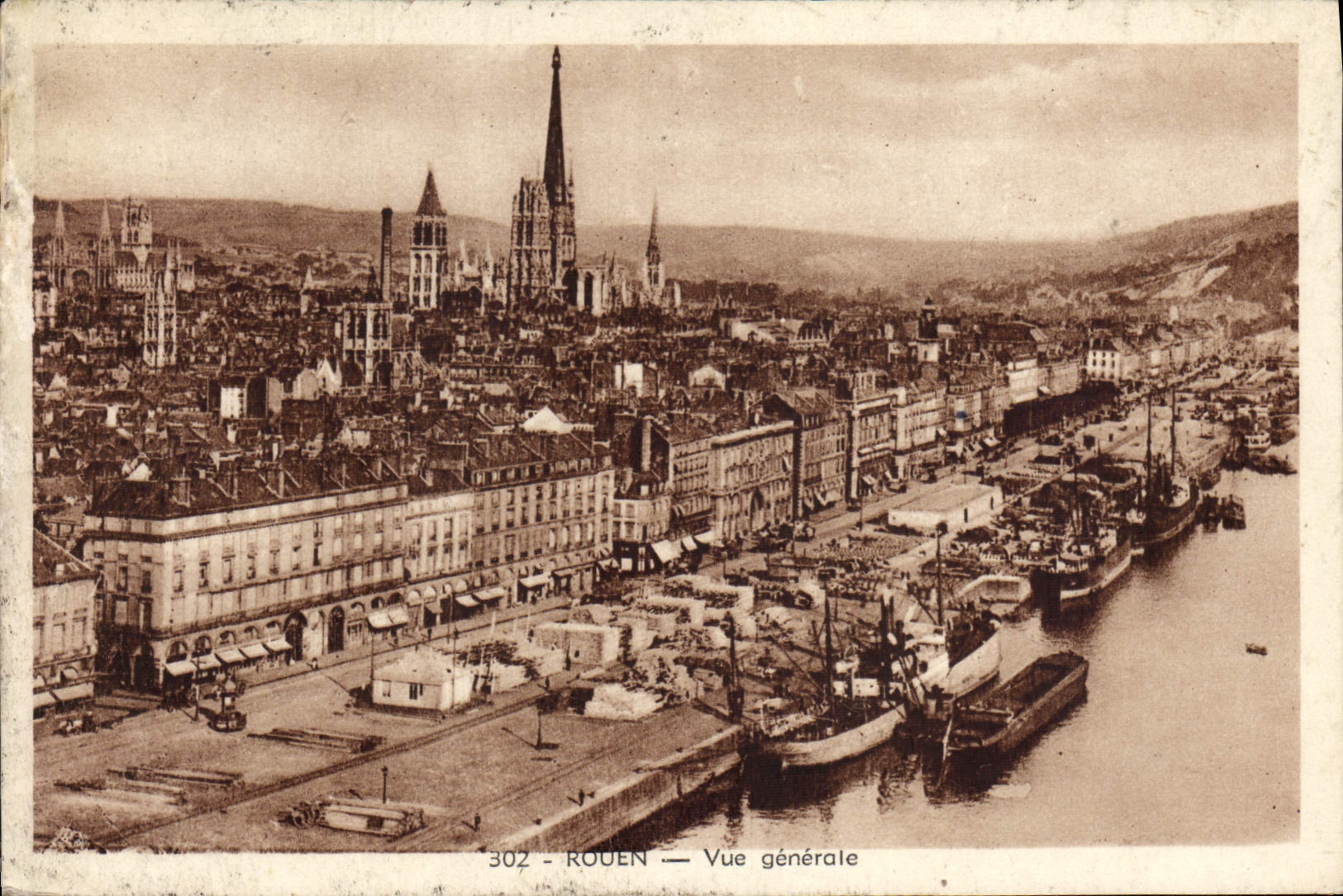 CPA Rouen Vue generale Bateaux