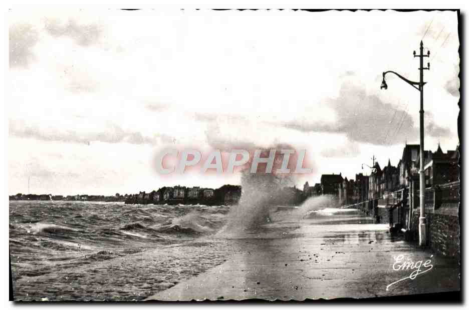 Saint-Malo — La digue un jour de marée d'équinoxe — Photo M. Guérin