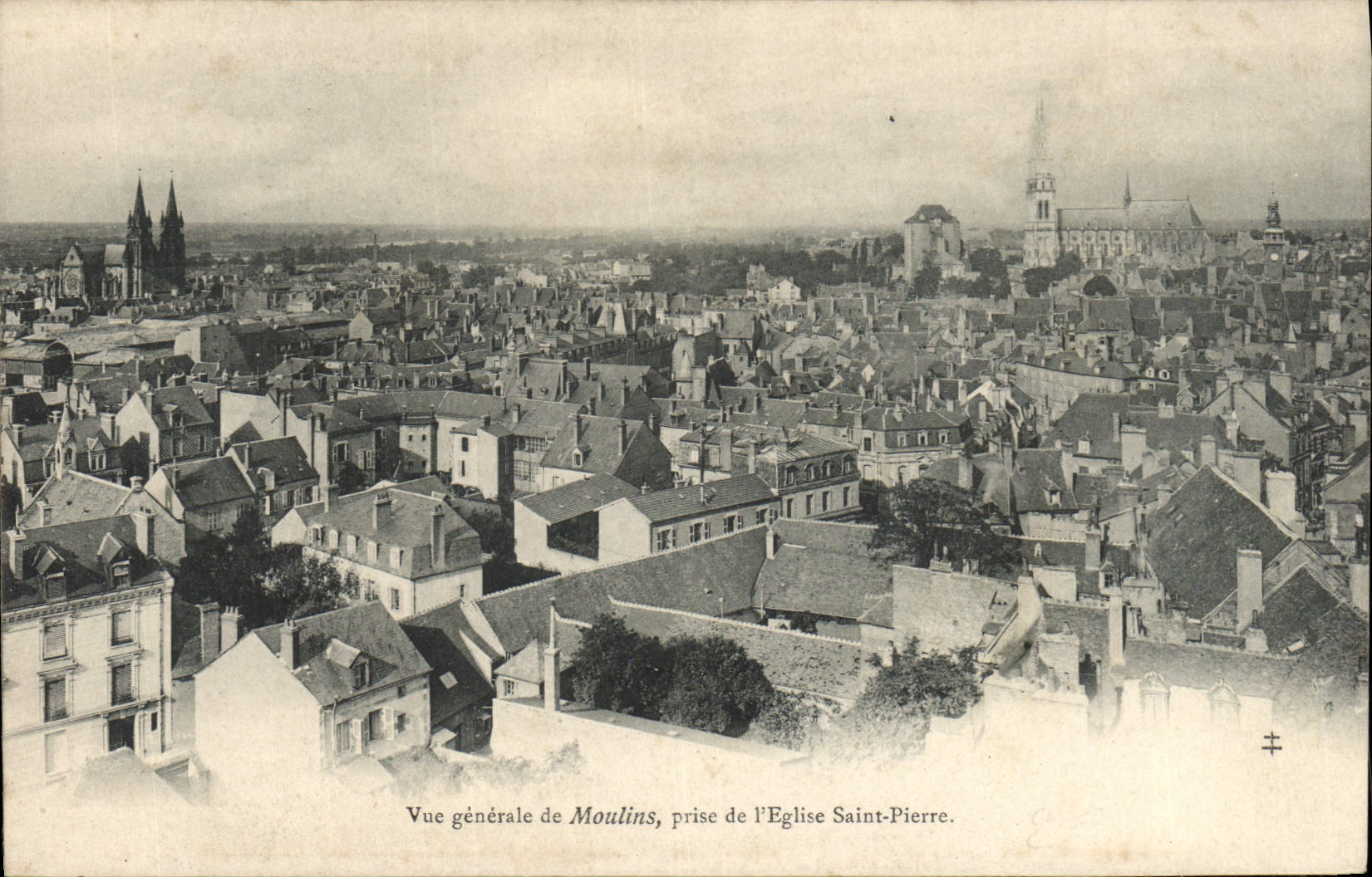 CPA Vue generale de Moulins prise de l'eglise Saint Pierre