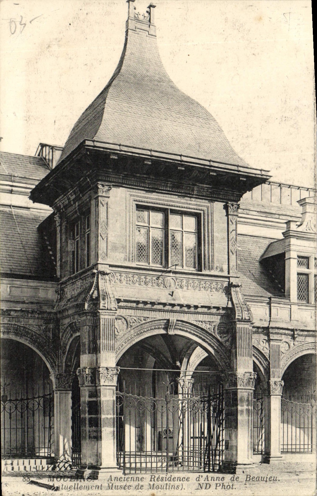CPA Moulins Ancienne residence d'Anne de Beaujeu Musee de Moulins 