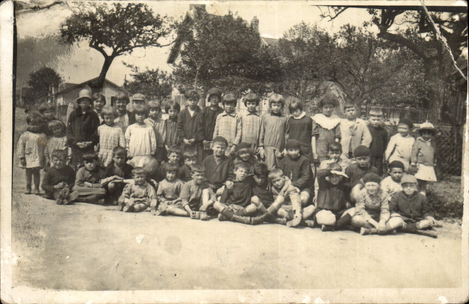 CARTE PHOTO Colonie de vacances Enfants Folklore 