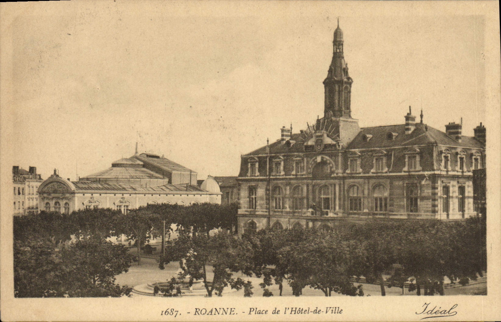 CPA Roanne Place de I'Hotel de Ville