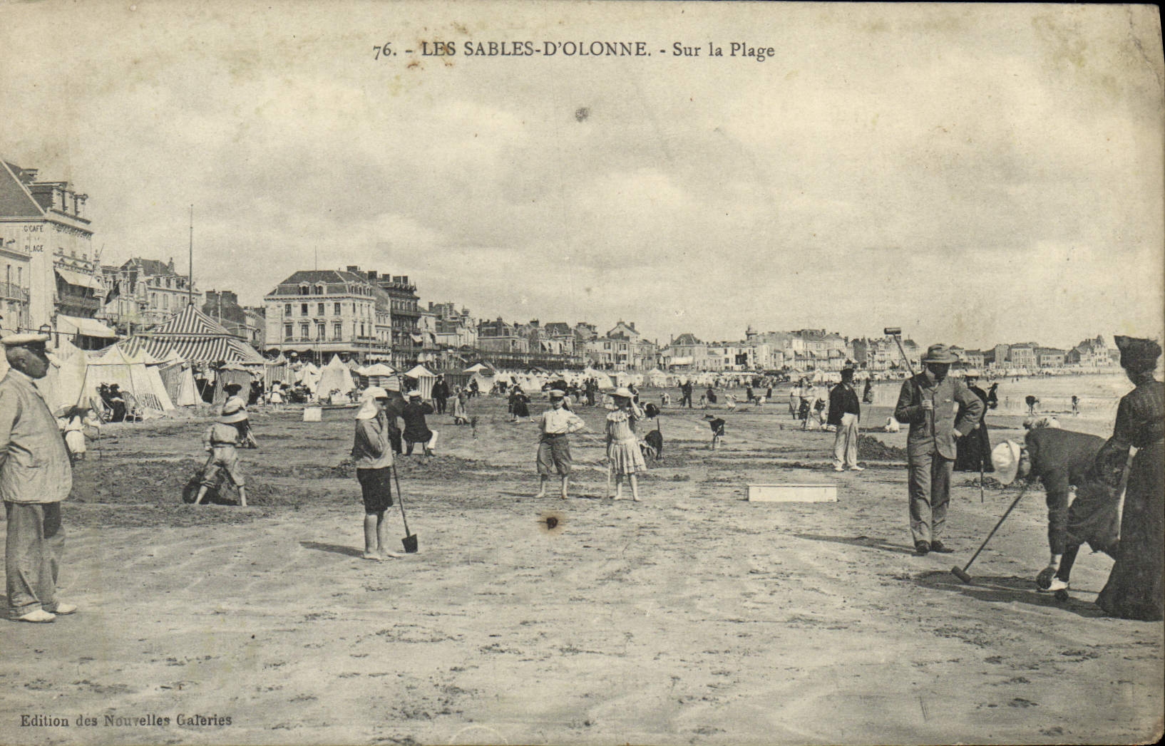 CPA Les Sables D'Olonne Sur La Plage Croquet