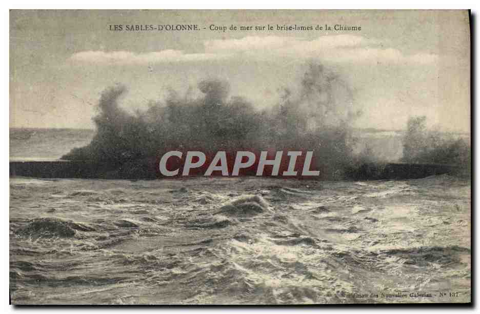 Les Sables-d'Olonne — Coup de mer sur le brise-lames de la Chaume — Édition des Nouvelles Galeries, N° 137