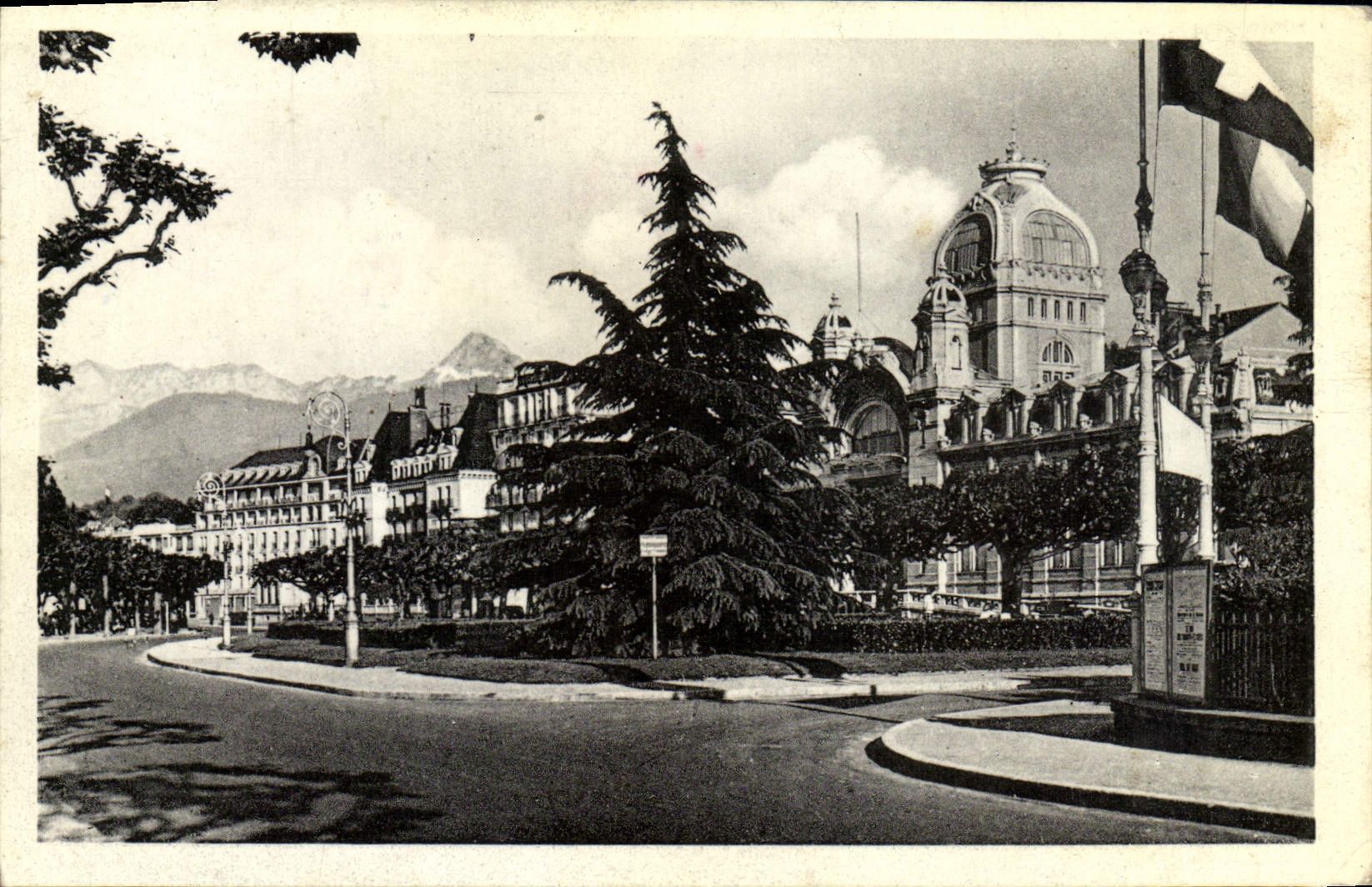 CPM Evian Les Bains Et La Dent D'Oche