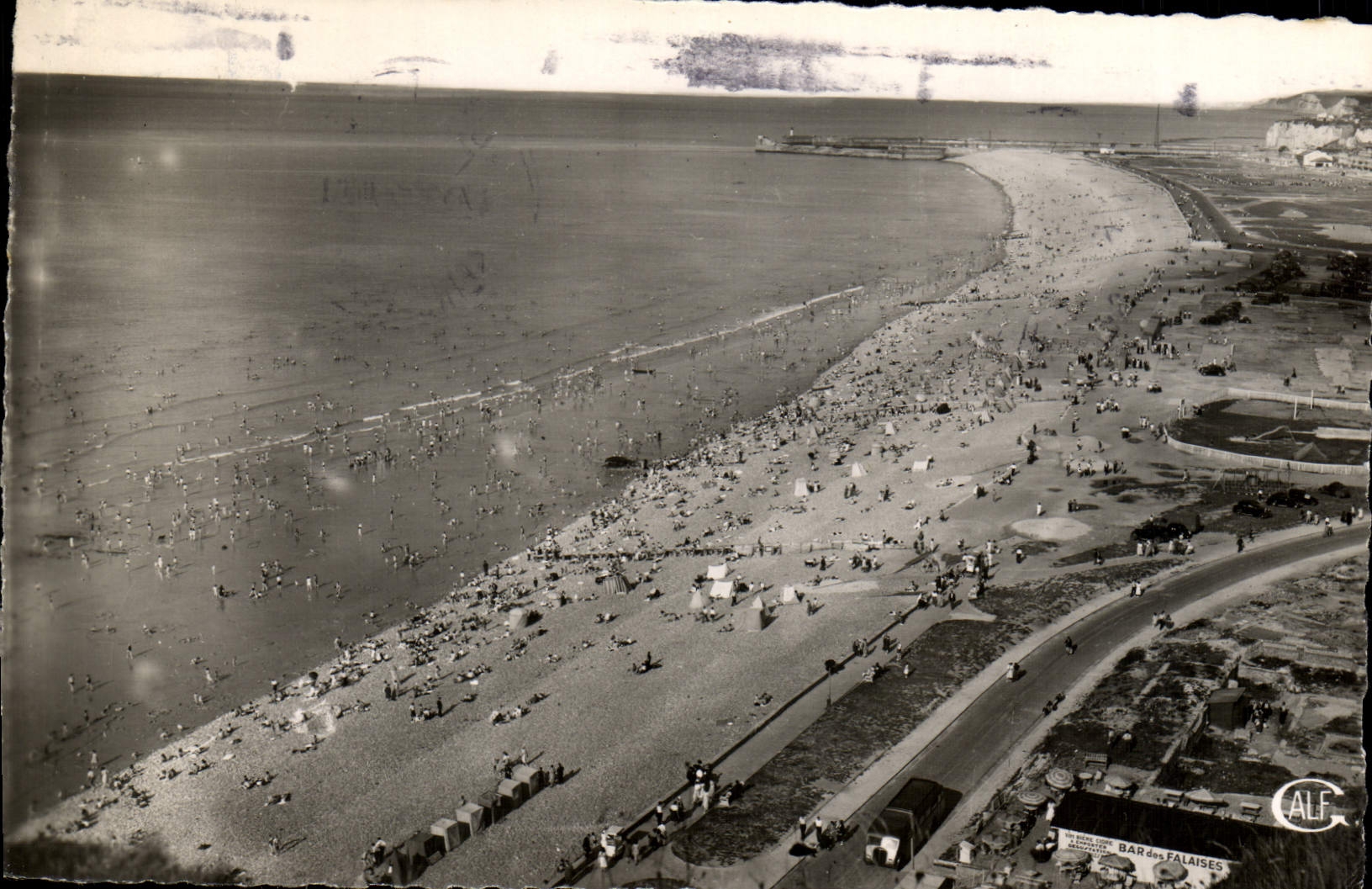 CPM Dieppe Vue Generale De La Plage