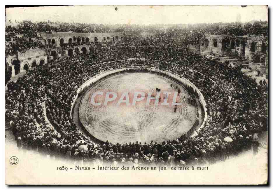 CPA Nimes Interieur des Arenes un jour de mise a mort Corrida