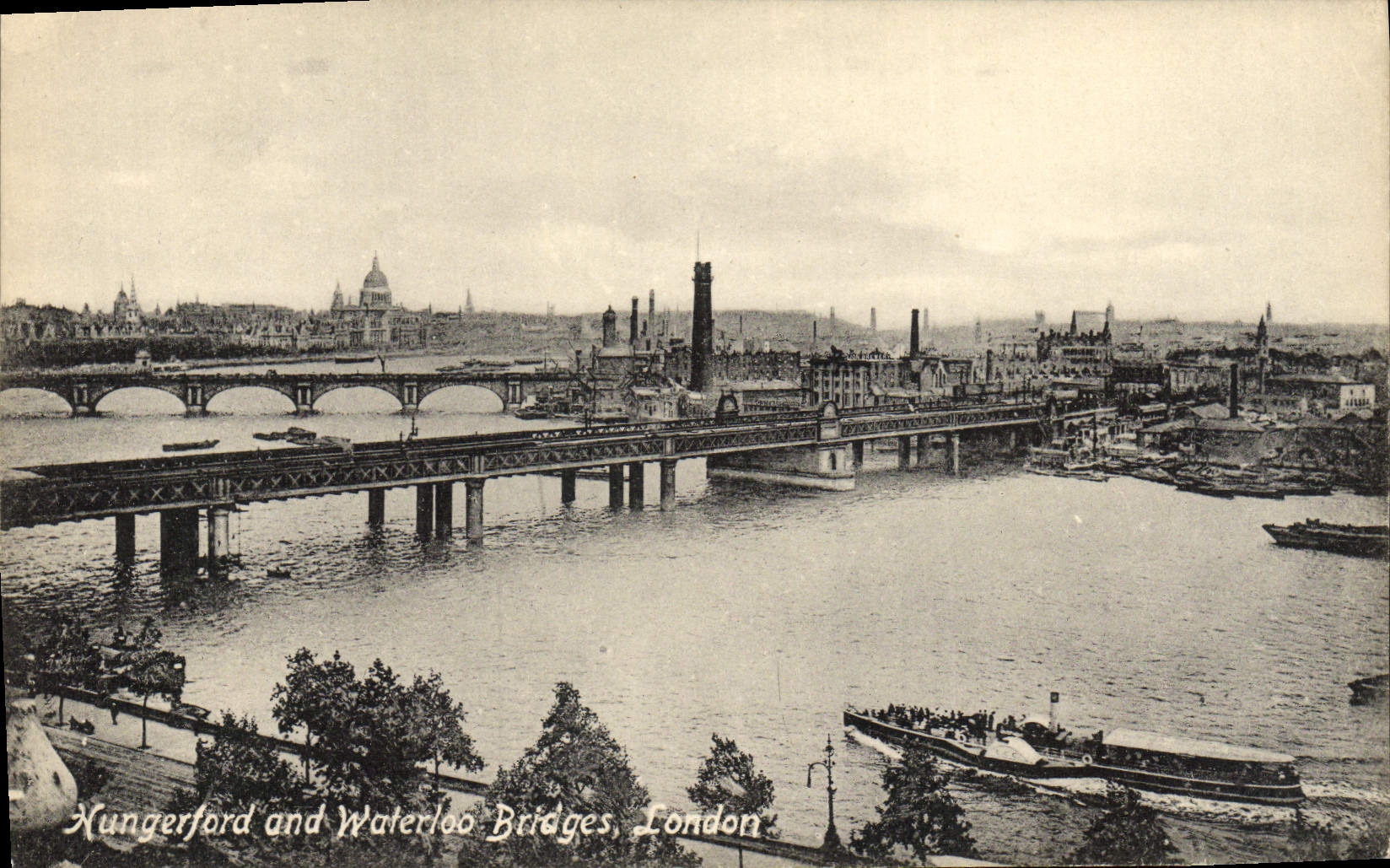 CPA Hungerford and Waterloo Bridges London Bateau 