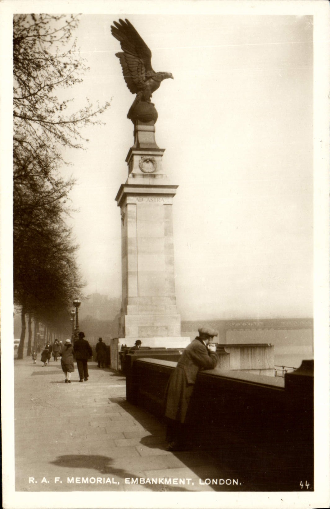 CPA Memorial Embankment London Aigle Rapace