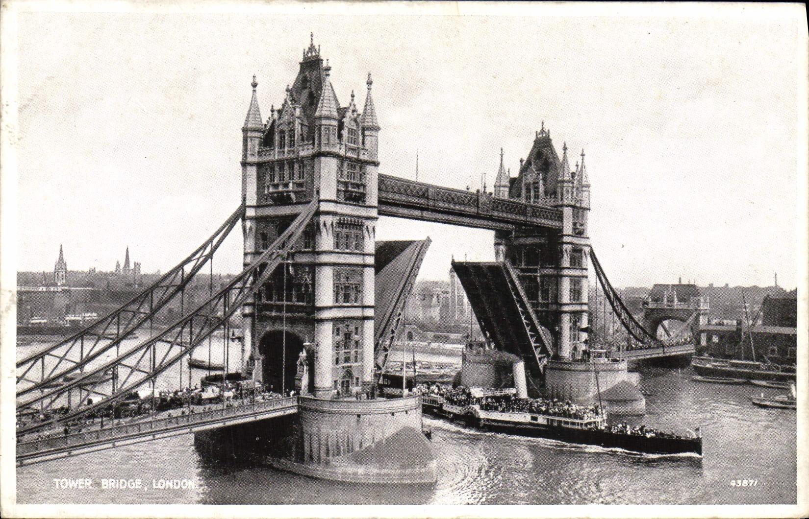 CPA Tower Bridge London Bateau