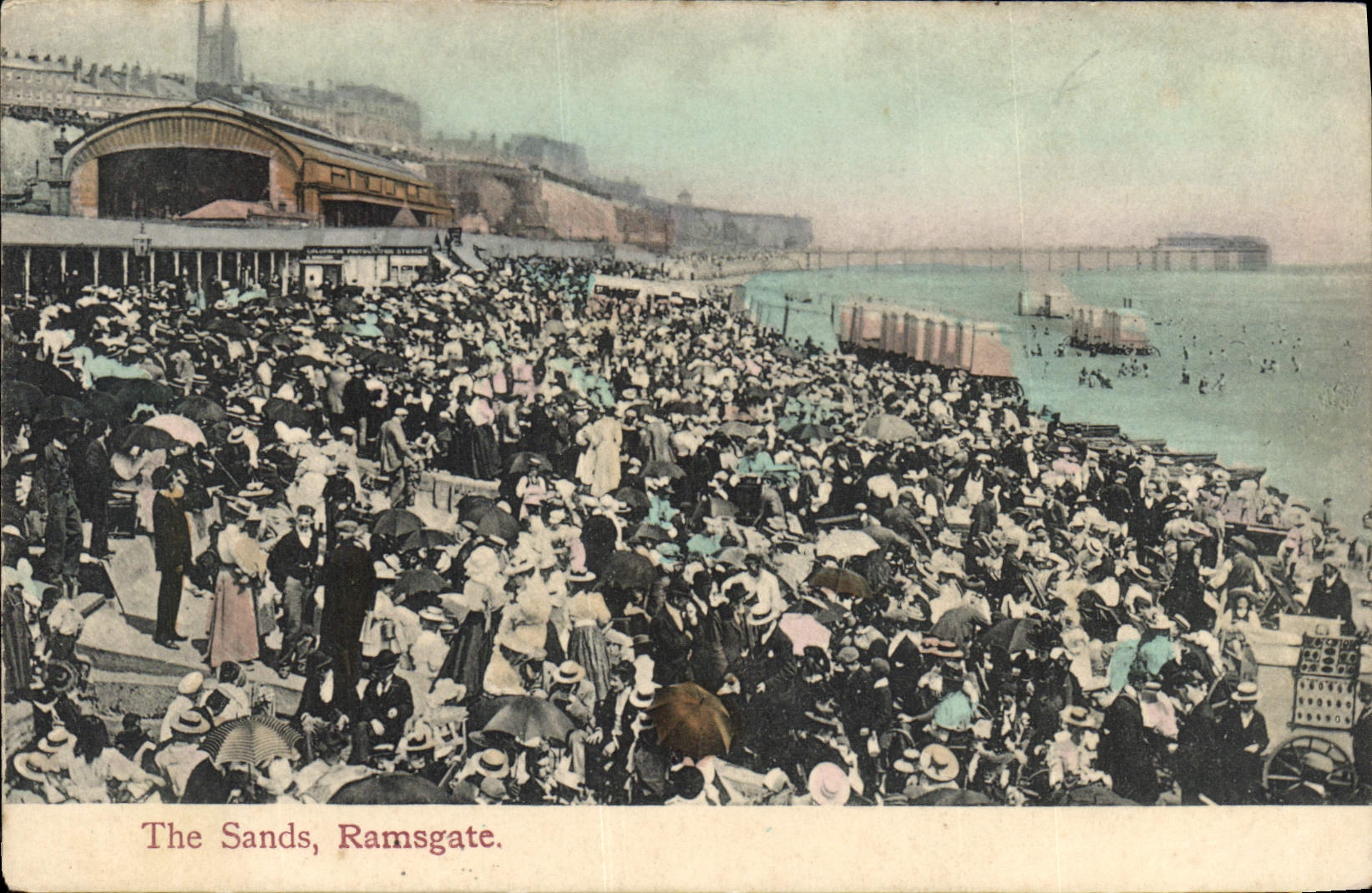 The Sands, Ramsgate — plage bondée — imprimé en Saxe