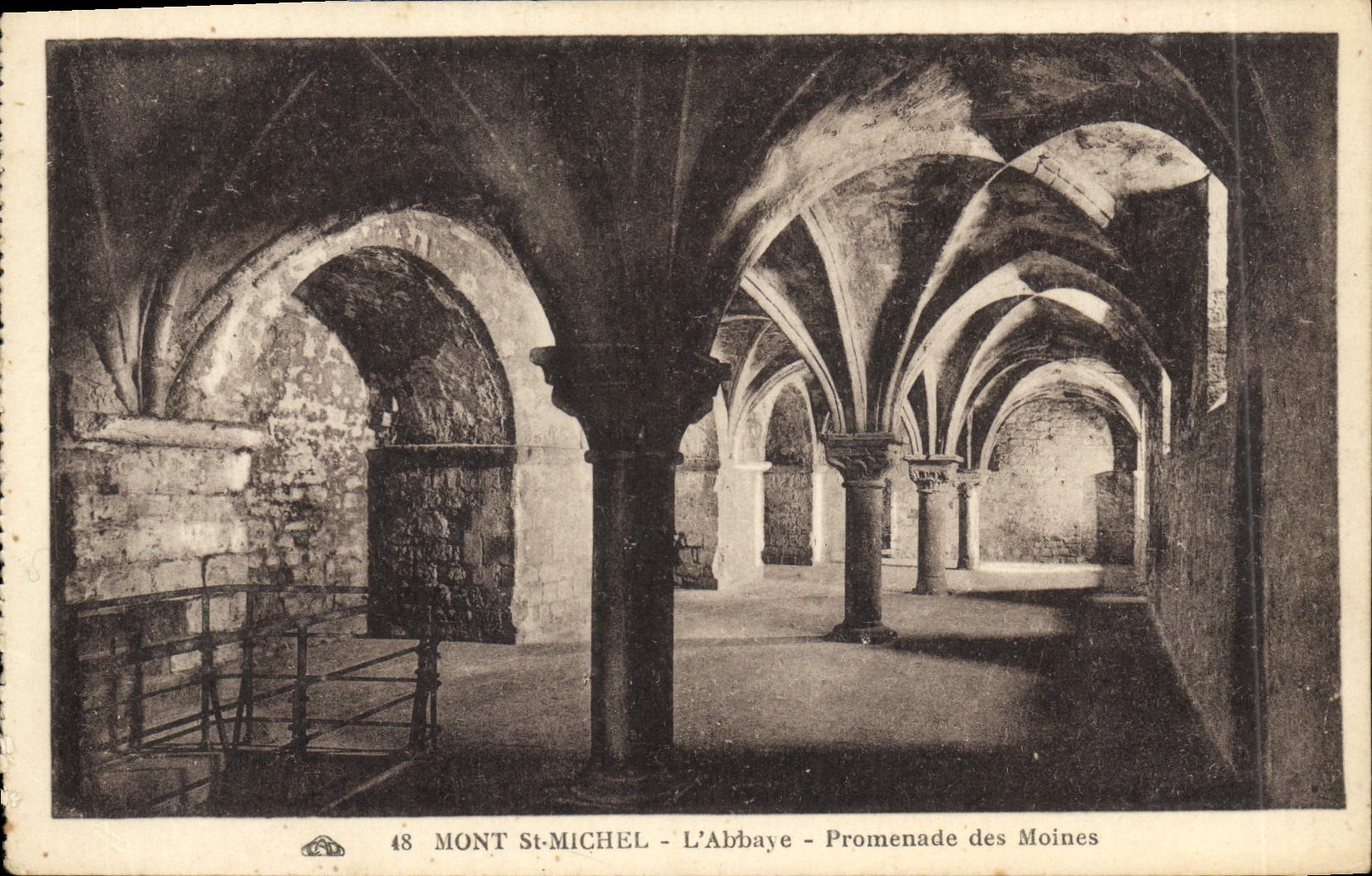 CPA Mont St Michel L'Abbaye Promenade des Moines