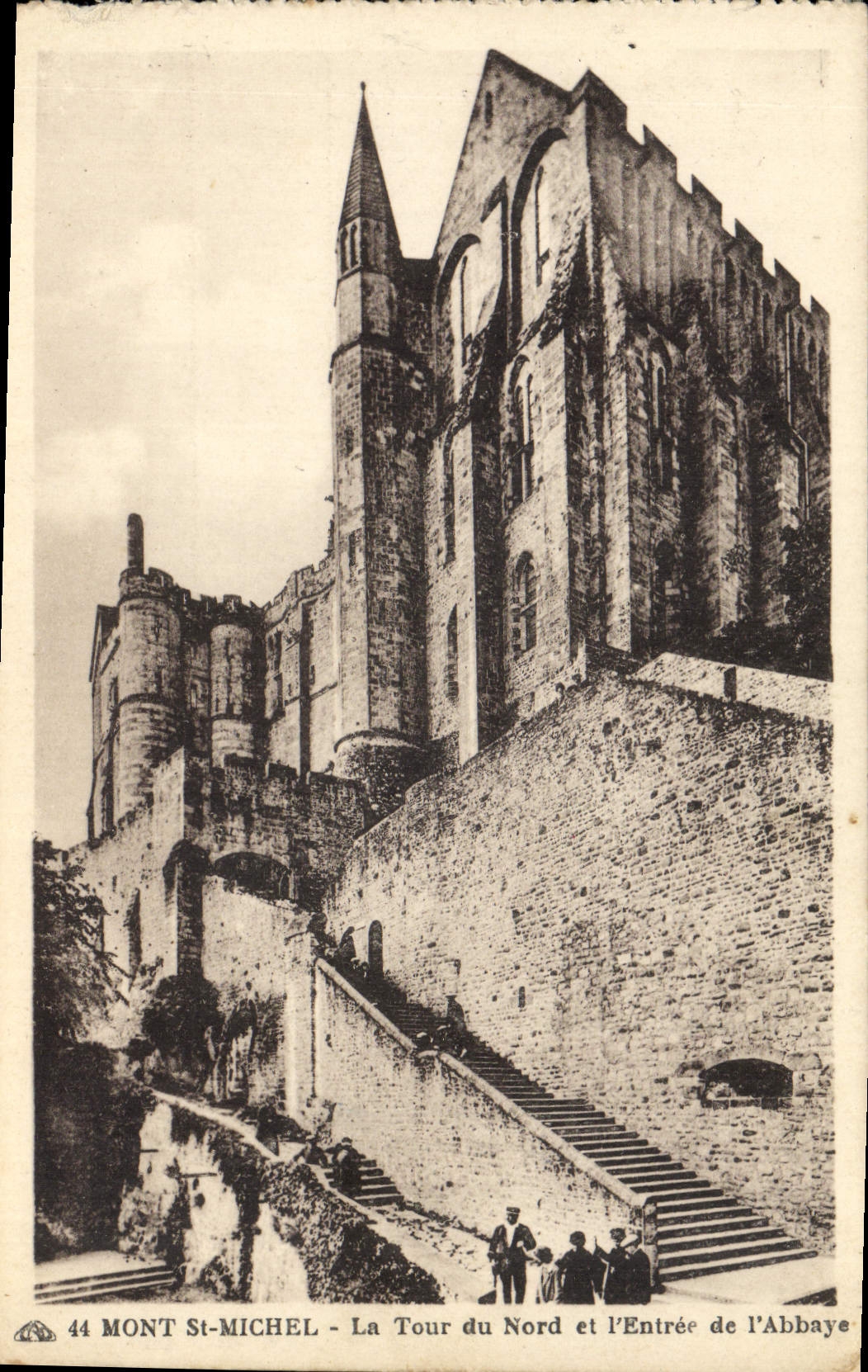 CPA Mont St Michel La Tour du Nord et L'entree de l'abbaye 