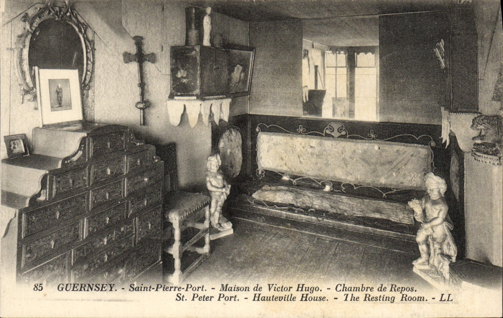 CPA Guernsey St Peter Port Maison De Victor Hugo Chambre de repos