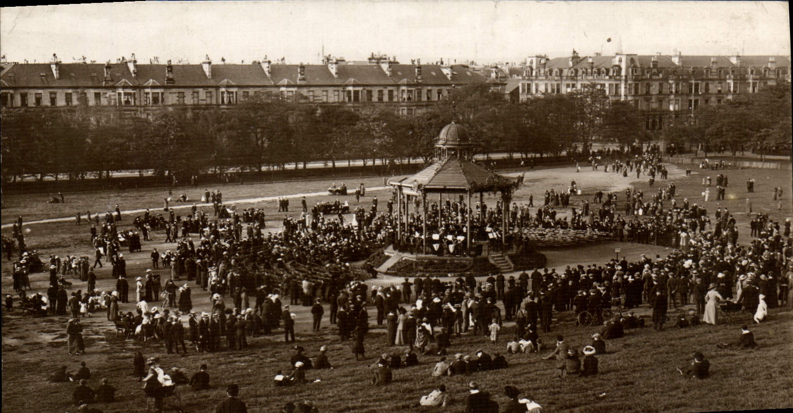 CPA The bandstand Queens park Glasgow