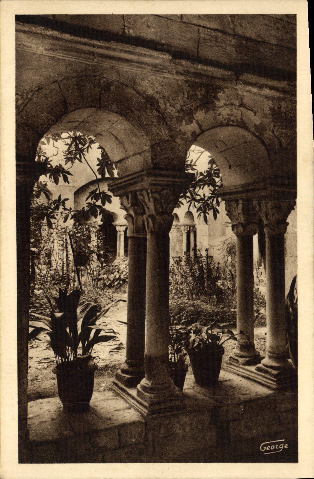 Kloster Saint-Paul — 12. Jahrhundert — Photo George