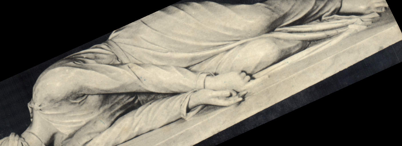Statue allongée — détail de drapé — CPAPHIL