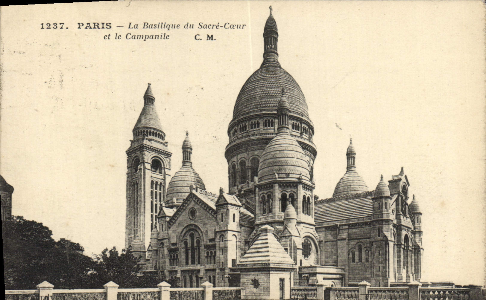 CPA Paris La Basilique Du Sacre Coeur Et Le Campanile