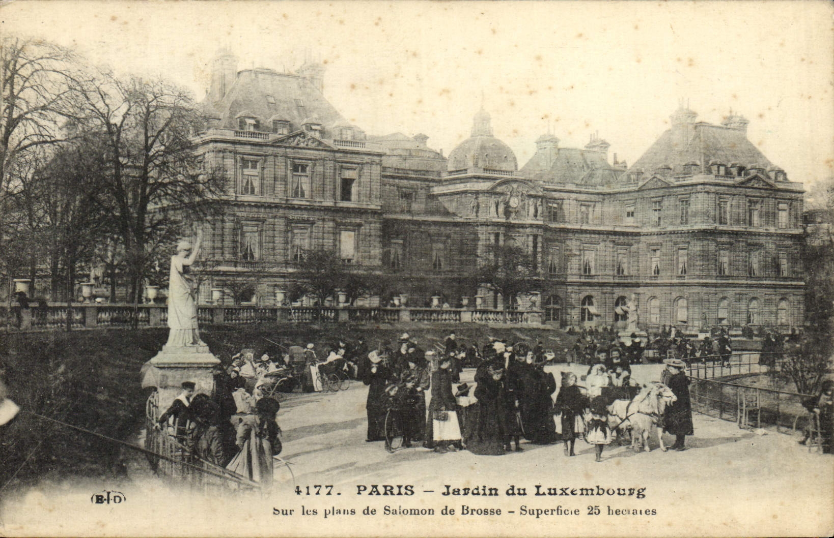 CPA Paris Jardin Du Luxembourg Voiture a chevres Bouc Chevre