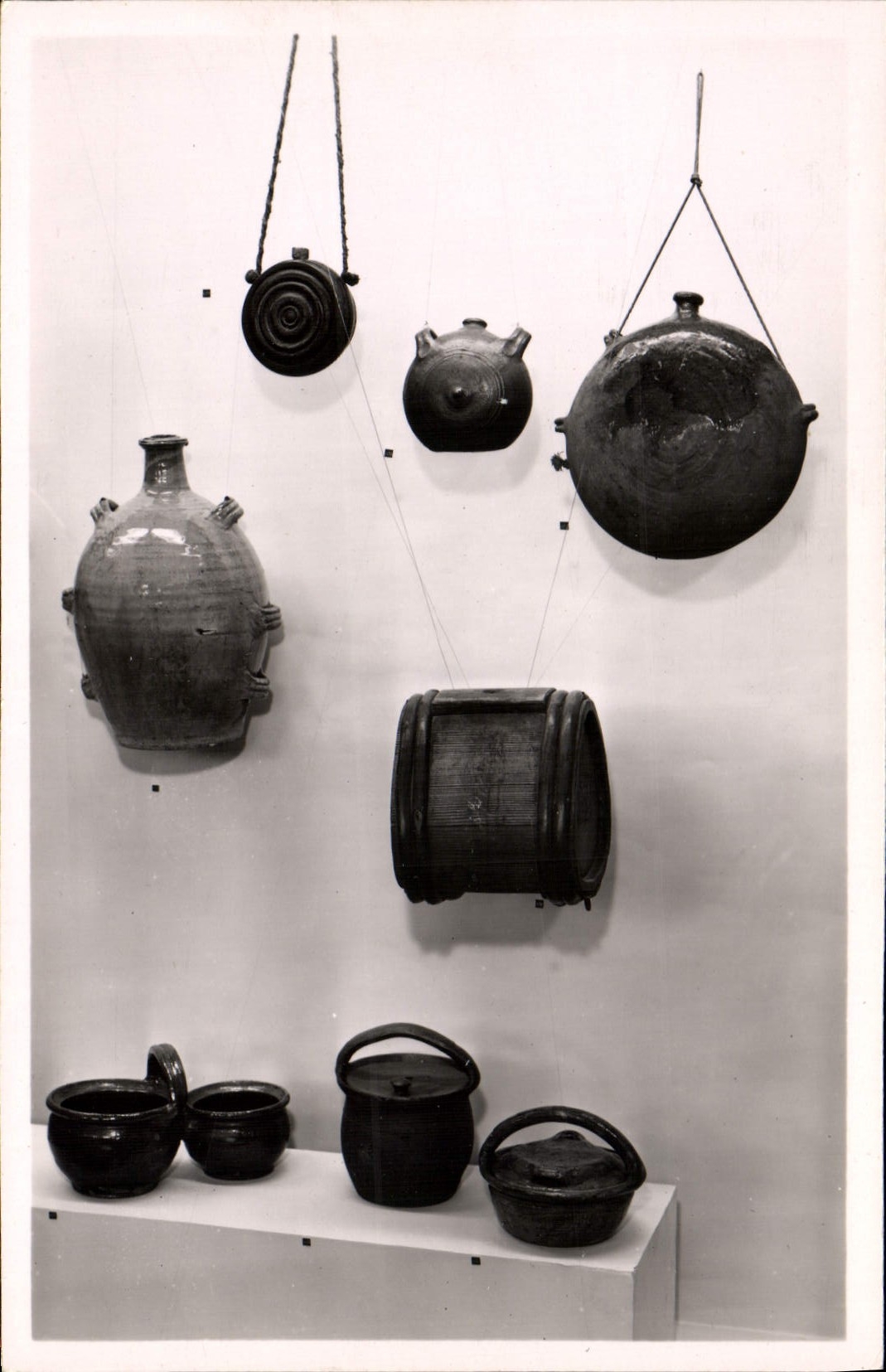 CPM Musee Des Arts Et Traditions Populaires Palais De Chaillot Paris Gourdes Barillet et porte diner 