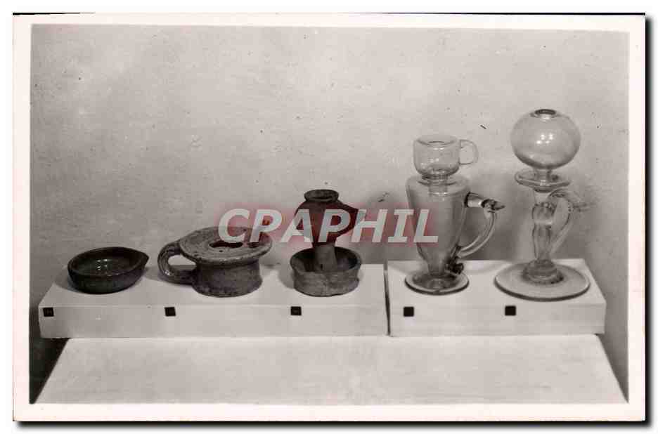 CPA Musee Des Arts Et Traditions Populaires Palais De Chaillot Paris Lampes a huile posees de diverses provinces