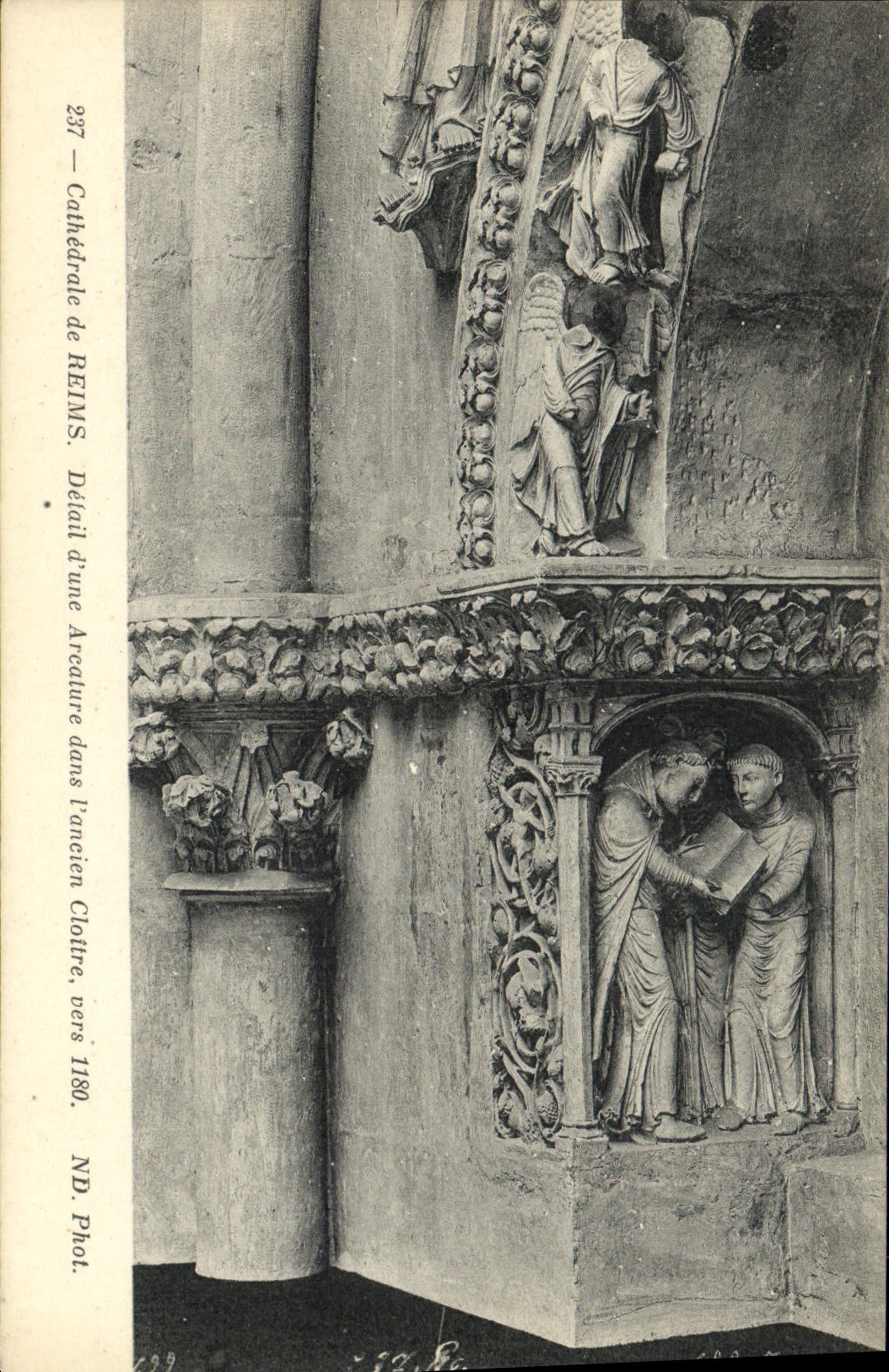 CPA Cathedrale De Reims Detail D'Une Arcature Dans I'Ancien Cloitre