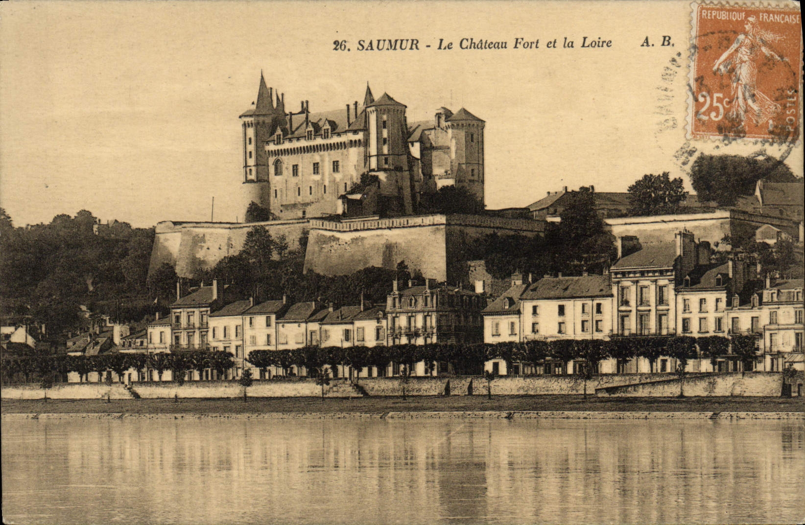 CPA Saumur Le Chateau Fort et la Loire