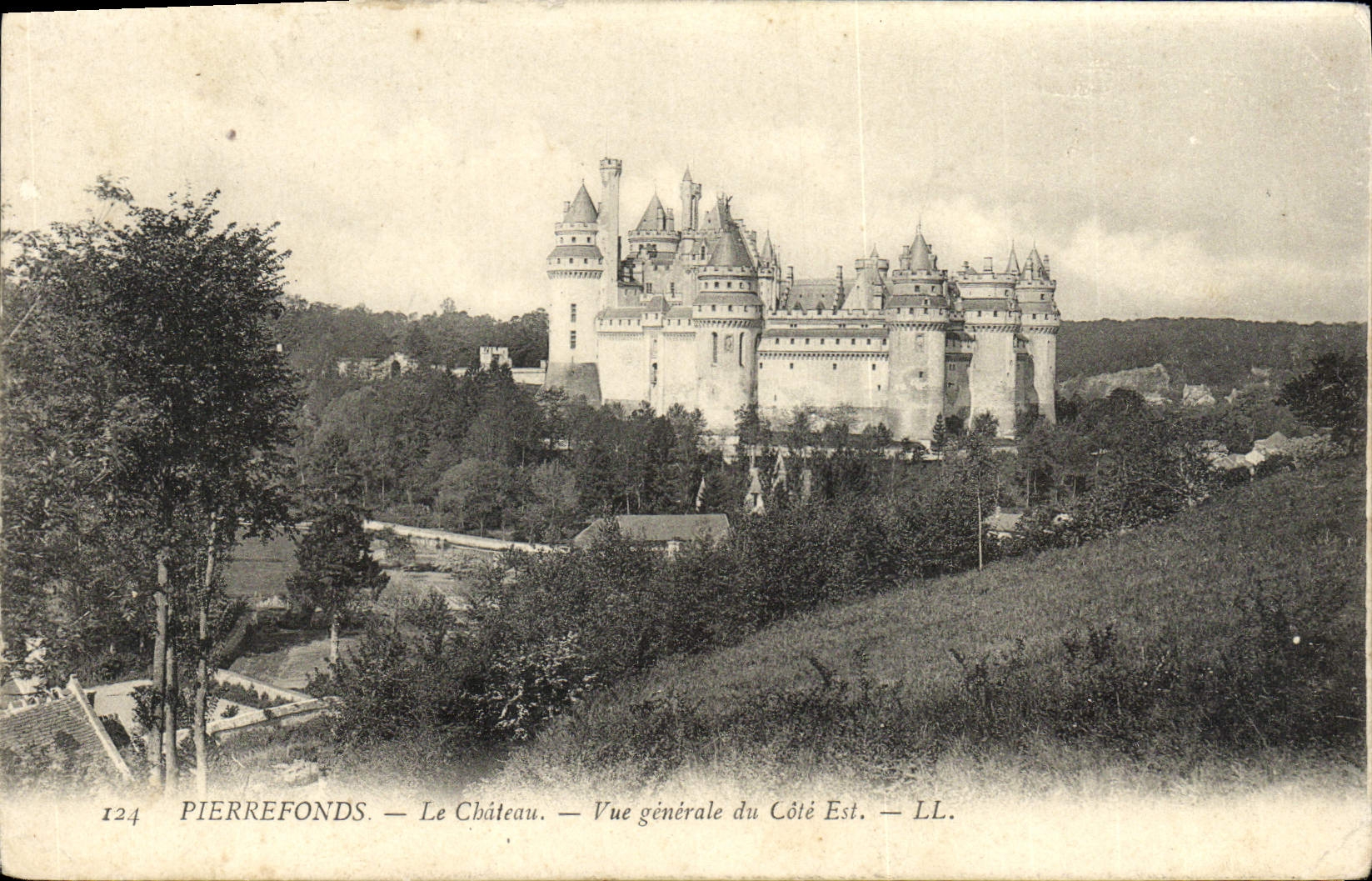 PierreFonds — Le Château — Vue générale du Côté Est — LL.