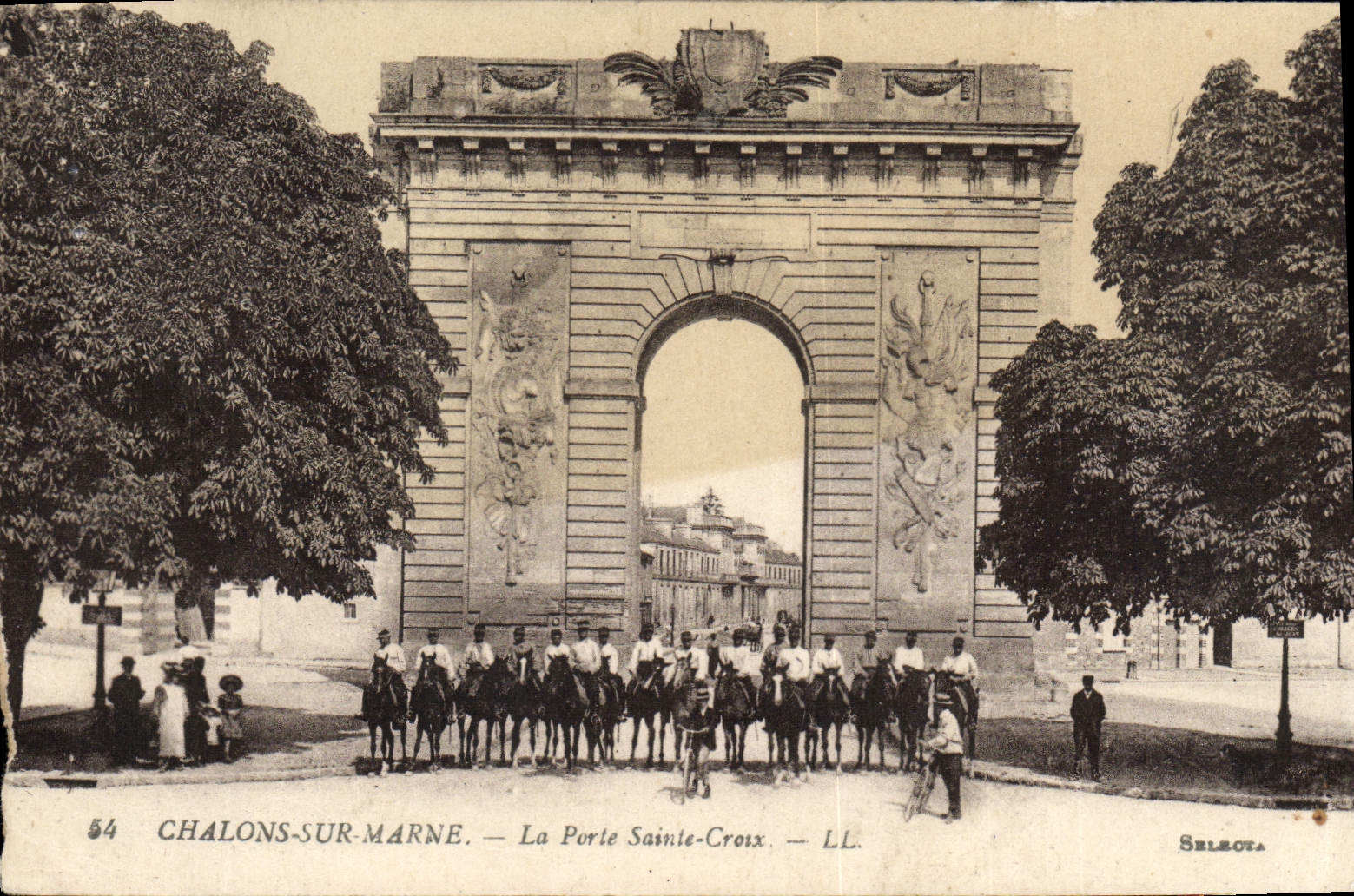 Antike Ansichtskarte Chalons Sur Marne La Porte Sainte Croix Soldaten Militaria