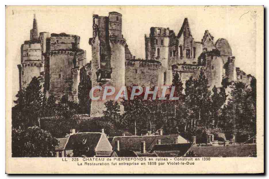 Château de Pierrefonds en ruines — Construit en 1390, restauration en 1858 par Violet-le-Duc — LL 225