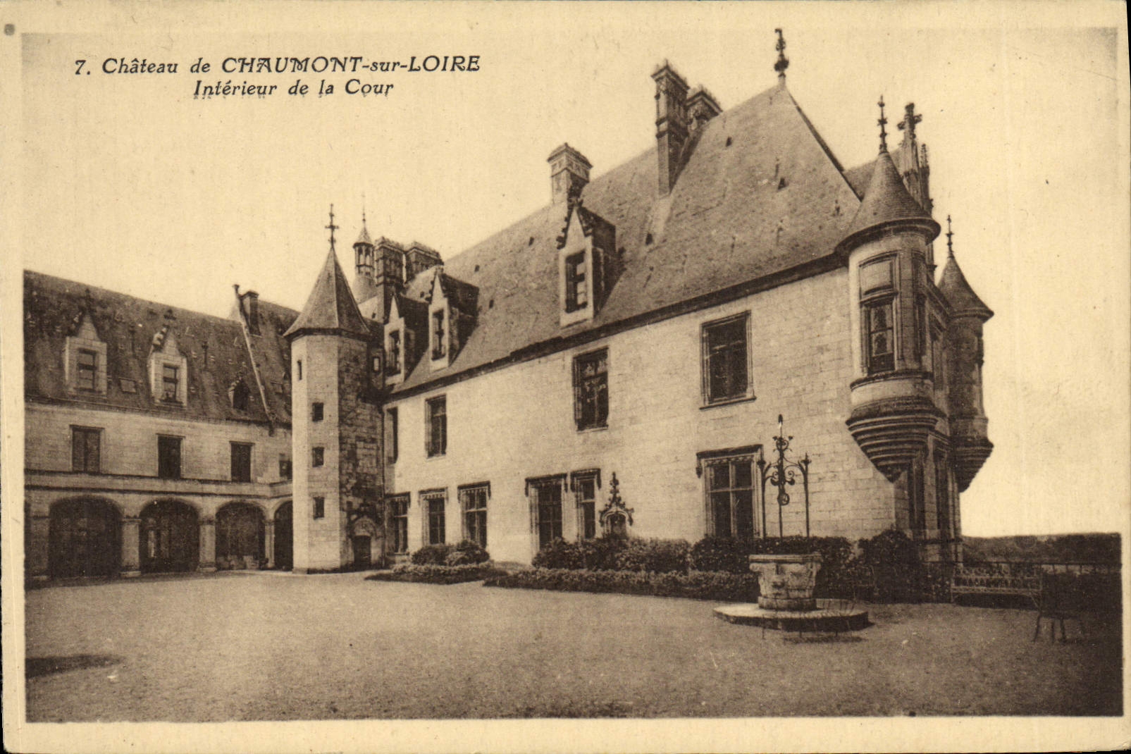 Château de Chaumont-sur-Loire — Intérieur de la Cour — n°7