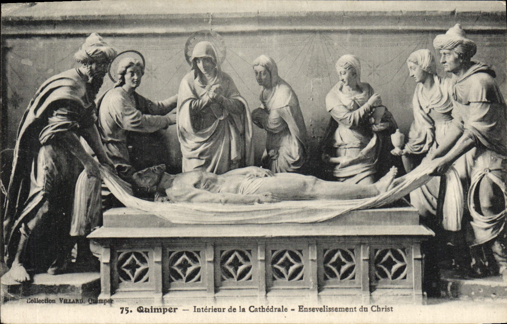 CPA Quimper Interieur de la Cathedrale Ensevelissement du Christ