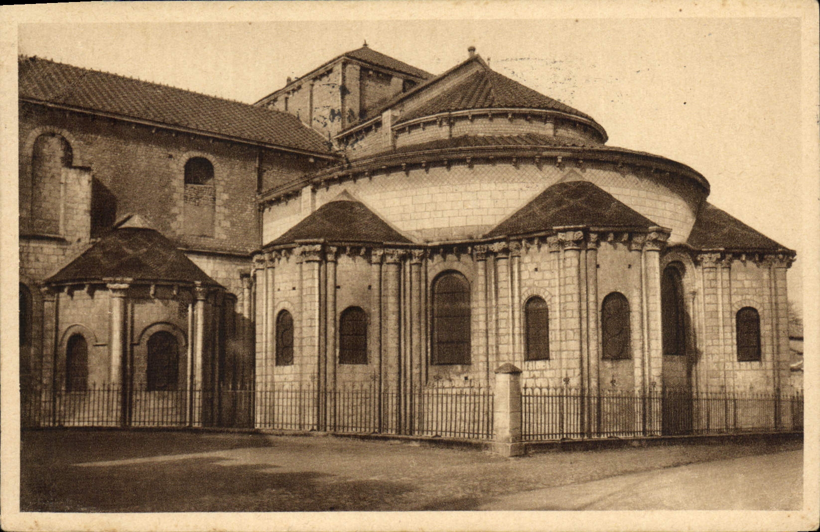 Église de Saint-Hilaire-le-Grand — Absides romanes du XIXe siècle — J. Robidion, Poitiers