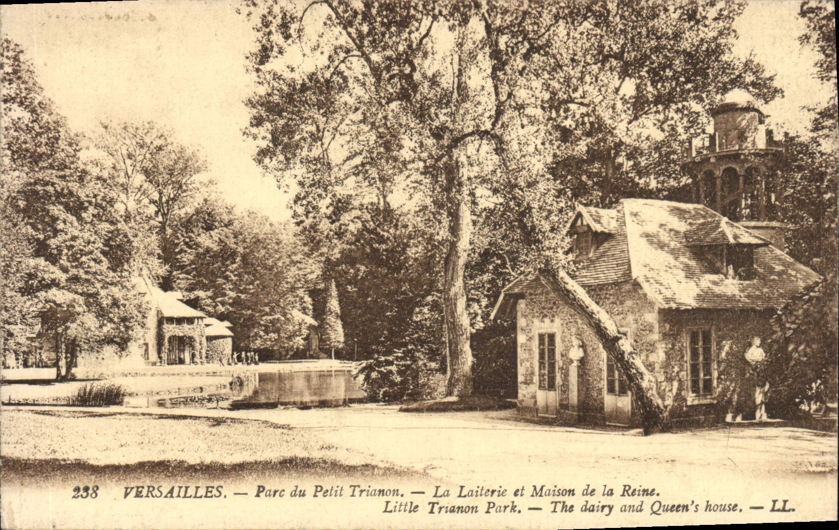 Versailles — Parc du Petit Trianon — La Laiterie et Maison de la Reine — LL