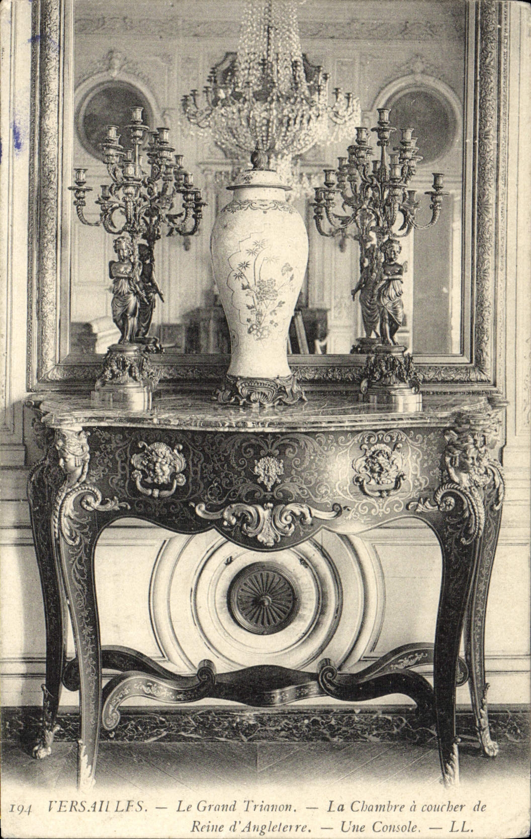 CPA Versailles Le Grand Trianon La Chambre a coucher de la reine d'Angleterre