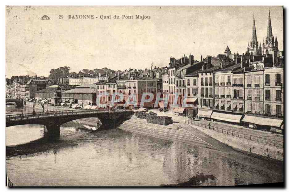 Bayonne - Quai du Pont Majou — vue du pont et des bâtiments le long de la rivière — éditeur CPAPHIL, n° 29