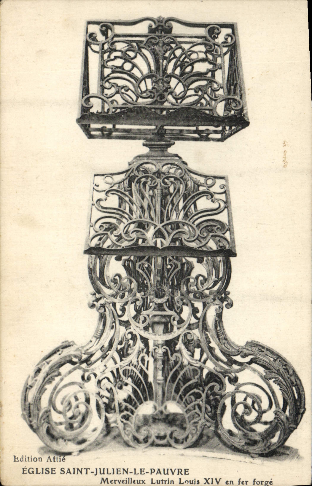 CPA Paris Eglise Saint Julien Le Pauvre Merveilleux lutrin Louis XIV en fer forge