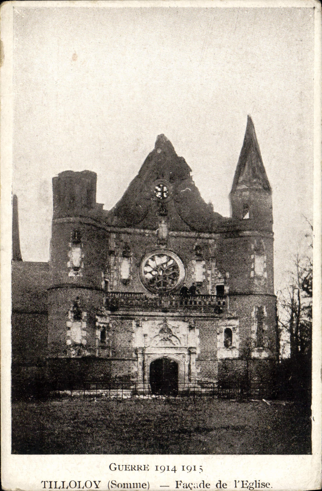 CPA Tilloloy Facade de L'Eglise Militaria